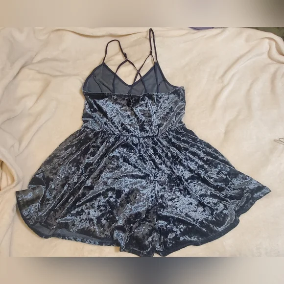 Blue velvet romper - Picture 3 of 8